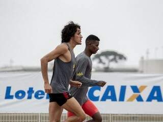 Atleta de MS teve como guia atleta refugiado da Etiópia (Foto: Divulgação/CPB)