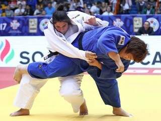 A douradense Camila Gebara enfrentou a japonesa Nami Inamori neste domingo (11). Não avançou na chave. (Foto: Divulgação/IJF)