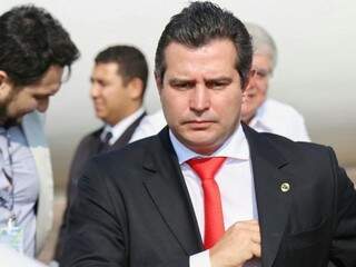 Ministro dos Transporte (de gravata vermelha) veio a MS para assinatura de contrato. (Foto: Fernando Antunes)