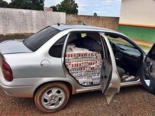 O carro foi levado a delegacia da cidade, mas será encaminhado para a Receita Federal de Campo Grande. (Foto: Sidrolândia News) 