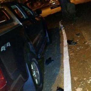 Bandidos arrombam vidros de camionete para furtar objetos no Centro