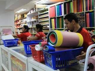 Comerciantes contratam funcion&aacute;rios extras para vender mais na volta &agrave;s aulas