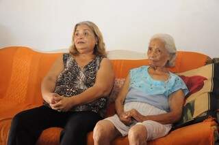 Arlene Rosa, tem 65 anos e dona Angela Rosa, 88.(Foto: Paulo Francis)