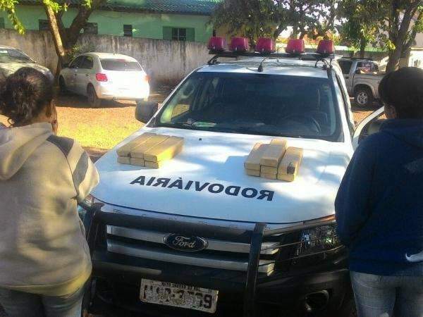 Goianas s&atilde;o presas na fronteira com maconha escondida em malas