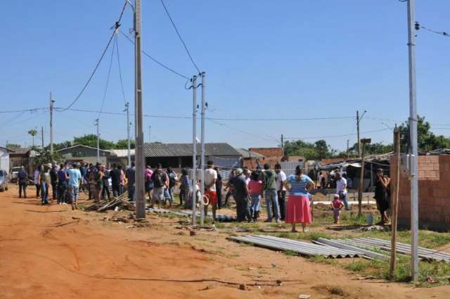 Fam&iacute;lias tiradas de favela prometem protestar e acampar em frente &agrave; Prefeitura