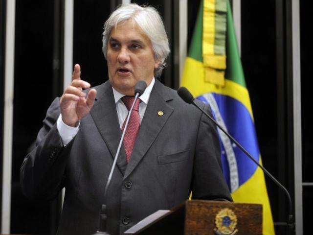 Delc&iacute;dio do Amaral acertou caixa 2 na sauna, diz casal de marqueteiros