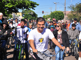 Prefeito Nelsinho Trad prestigia passeio ciclístico nesta terça-feira. (Foto: João Garrigó)