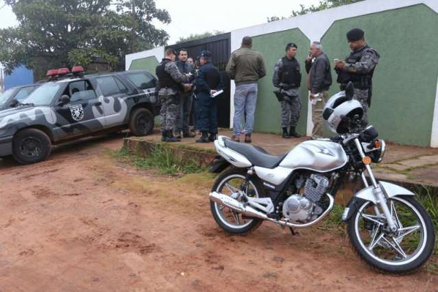 Rapaz que trocou tiros com a Pol&iacute;cia sobrevive e passa por cirurgia 
