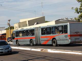 Julio de Castilhos tem intenso tráfego de ônibus e veículos. (Foto: Pedro Peralta)
