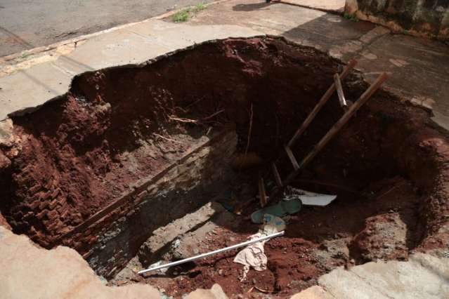 Ap&oacute;s duas semanas, obra em cratera no Estrela do Sul &eacute; conclu&iacute;da