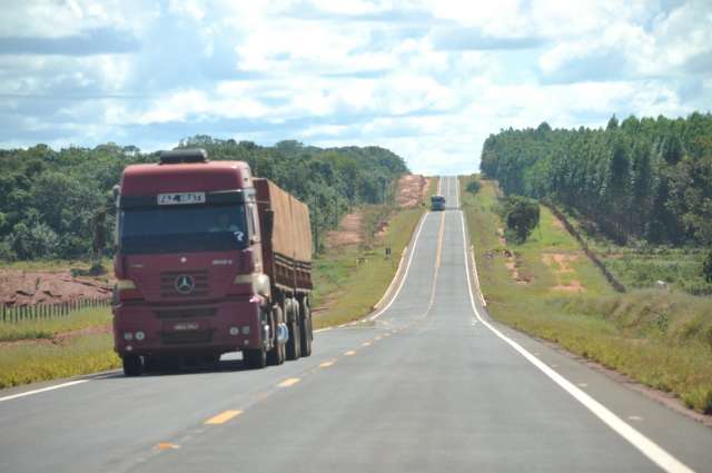 Governo fecha contratos de R$ 20 milh&otilde;es para manuten&ccedil;&atilde;o de rodovias