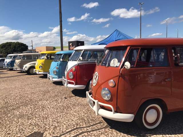 Kombi &eacute; estrela de encontro de carros antigos neste domingo em Campo Grande