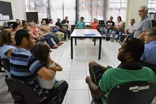 Técnicos da prefeitura se reuniram hoje com nutricionistas para definir a nova estratégia da merenda escolar (Foto: Prefeitura/Divulgação)