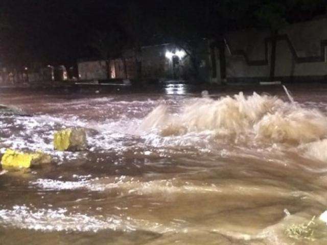 Temporal afetou pelo menos 100 casas e desabrigou 20 pessoas
