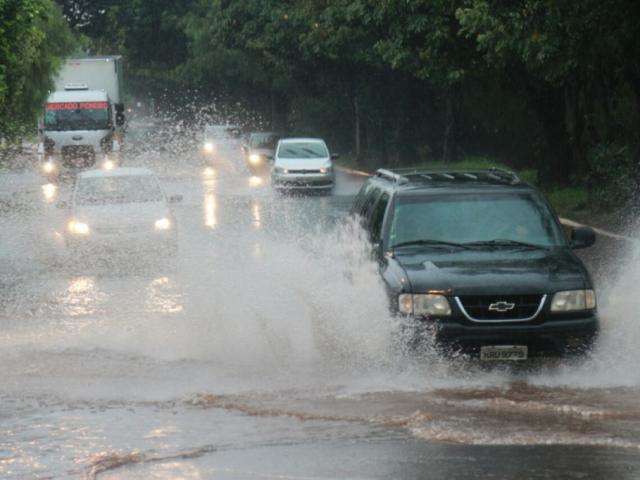Prefeitura mobiliza 4 &oacute;rg&atilde;os para levantar preju&iacute;zos da chuva na Capital