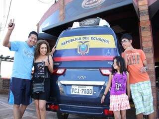 Família equatoriana está hoje 7,8 mil quilômetros distante de casa.  (Foto: Marcos Ermínio)