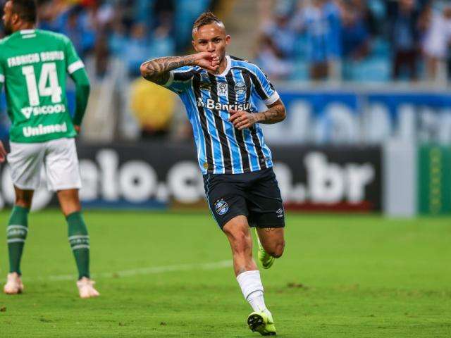 Gr&ecirc;mio vence por 2 a 0 e complica Chape na briga contra rebaixamento