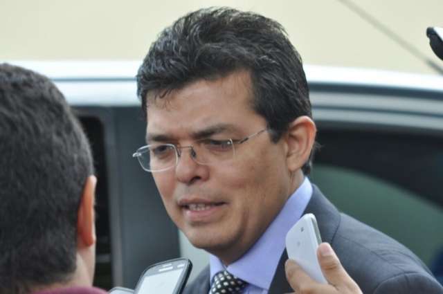 Greve continua nas escolas; Olarte e Reinaldo voltam a alegar falta de recurso