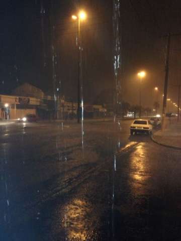 Forte chuva atinge diversas regi&otilde;es da Capital na noite desta sexta-feira
