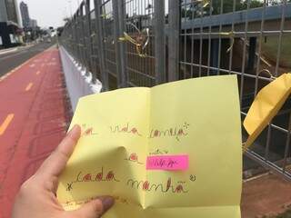 Cartas foram feitas à mão por voluntário. (Foto: Thailla Torres)