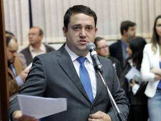 Márcio Fernandes durante sessão na Assembleia, no ano passado (Foto: Reprodução/Facebook)