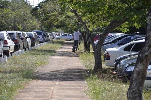 Ap&oacute;s furtos de carros, secretaria coloca seguran&ccedil;a no estacionamento do Parque 