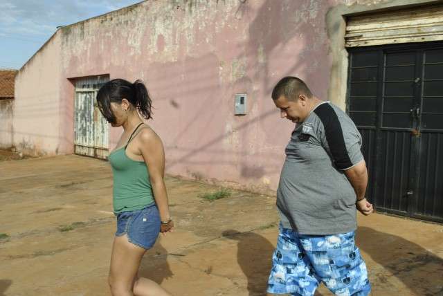 Pol&iacute;cia fecha dep&oacute;sito de drogas e prende duas pessoas por tr&aacute;fico