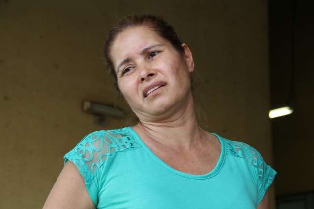 Continua agonia por falta de vagas em UTIs e improviso em postos