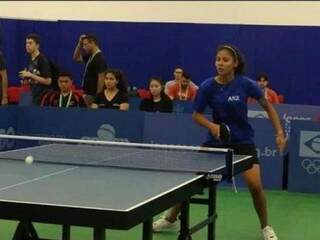 Larissa Vicente durante torneio de tênis de mesa (Foto: Arquivo pessoal)