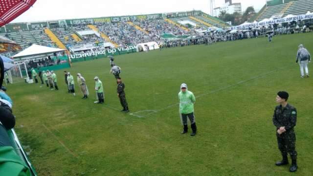 Na Arena Cond&aacute;, campo-grandense relata clima de tristeza em Chapec&oacute;