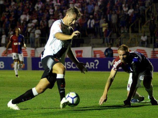 Vasco alcan&ccedil;a empate em 1 a 1 com o Paran&aacute; e deixa a zona de rebaixamento 