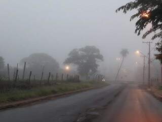 Avenida Três Barras com visibilidade prejudicada (Foto: Ricardo Campos Jr.)