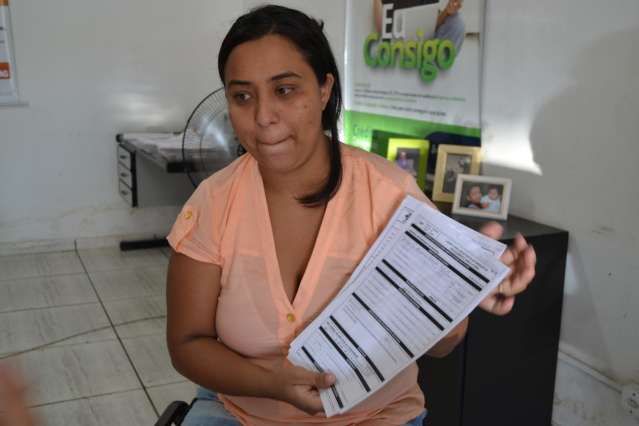 Com dedos da m&atilde;o grudados e 6 no p&eacute;, menino vive drama por cirurgia