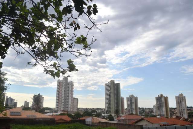 Depois do temporal, previs&atilde;o de mais chuva hoje em Campo Grande