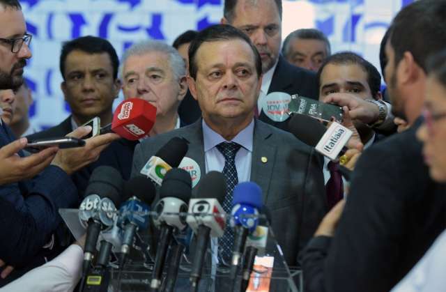 Candidato &agrave; presid&ecirc;ncia da C&acirc;mara busca apoio de Rose e Marquinhos 