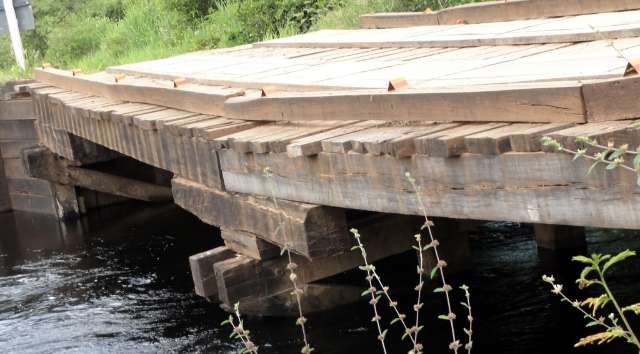 Agesul implanta desvio na MS-184 para recuperar ponte danificada pela cheia