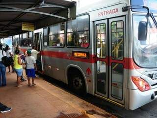 Ônibus em Campo Grande; tarifa subiu para R$ 3,70
