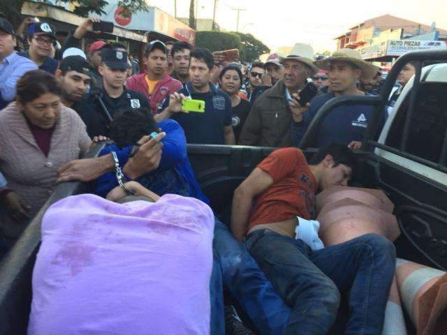 Trio &eacute; preso ap&oacute;s roubar conveni&ecirc;ncia usando submetralhadora