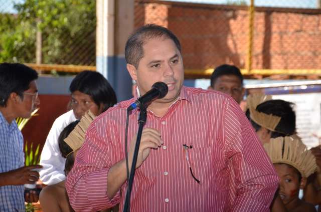 C&acirc;mara muda discurso e acena com &quot;bandeira da paz&quot; na rela&ccedil;&atilde;o com Bernal