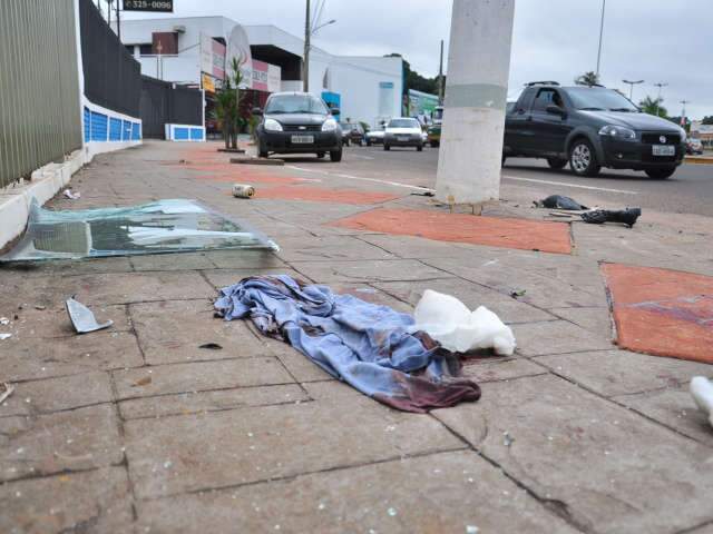  V&iacute;tima de acidente com Fiat Uno respira por aparelhos