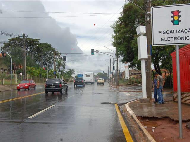  Radares j&aacute; multam em tr&ecirc;s pontos da Capital