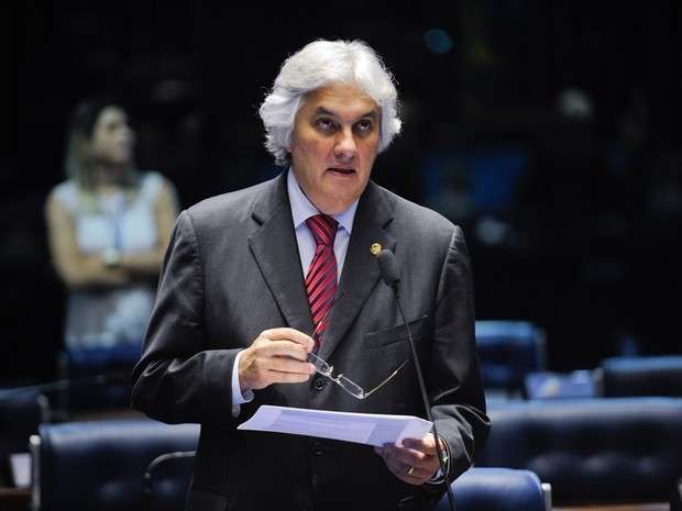 CCJ adia vota&ccedil;&atilde;o e Delc&iacute;dio deve se defender pessoalmente no Senado