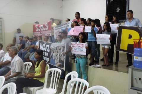 Em audiência, moradores protestam contra instalação de usina hidrelétrica