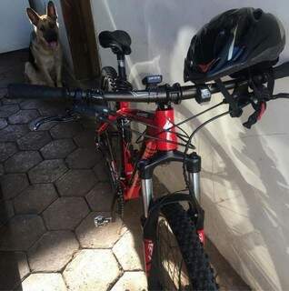 A bicicleta utilizada pelo vereador quando foi atropelado. (Foto: reprodução Instagram)