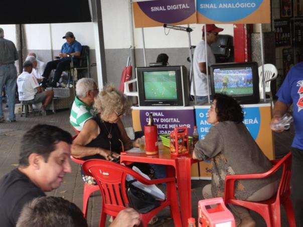 Com o Brasil fora, disputa de 3&ordm; na Copa n&atilde;o anima quem foi para o bar