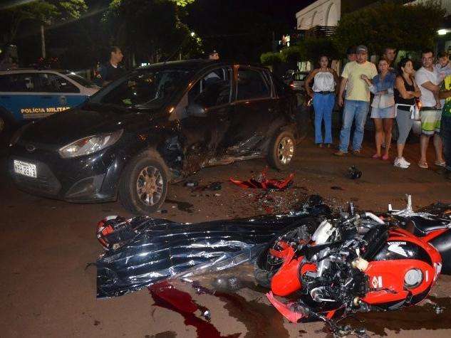 Dono de loja de motocicletas morre em colis&atilde;o de carro e moto