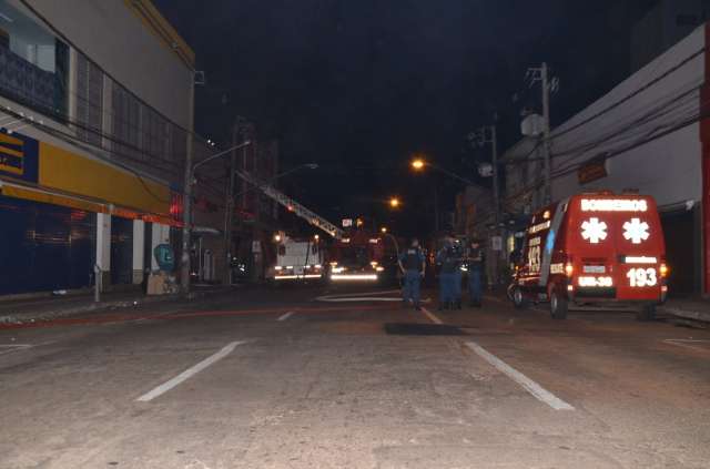 Corpo de Bombeiros evacua pr&eacute;dios e fecha ruas no centro da Capital
