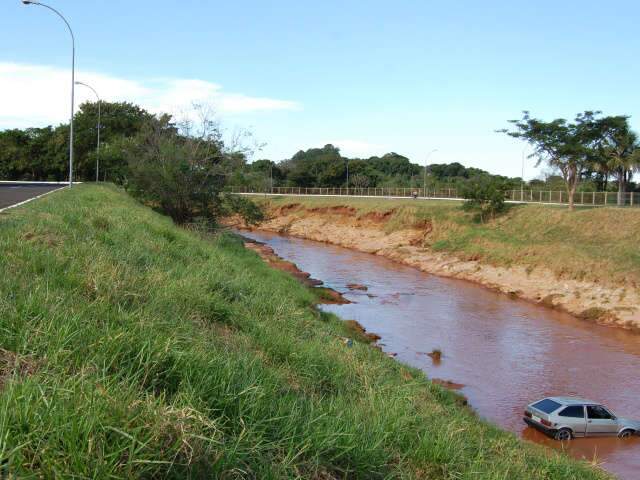  Guard rail em pontos cr&iacute;ticos do rio Anhandu&iacute; vai custar R$ 880 mil 