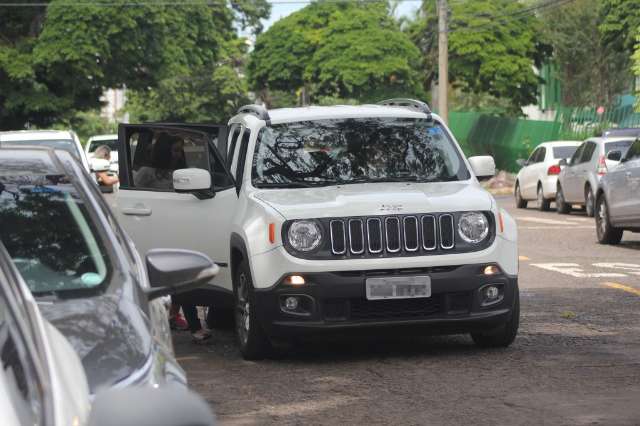 &quot;Vale-tudo&quot; na frente das escolas &eacute; heran&ccedil;a ruim de motoristas aos filhos