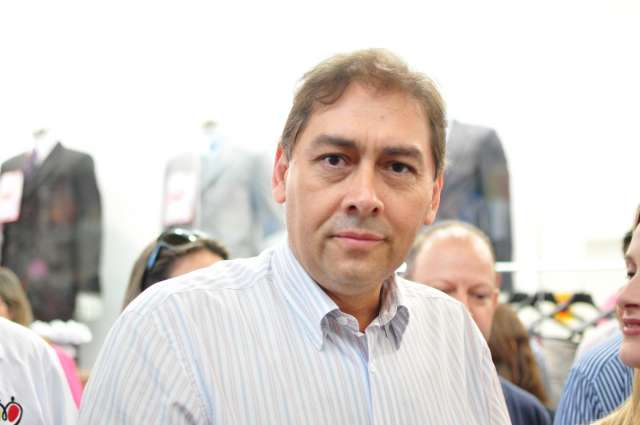 Bernal diz que est&aacute; conversando at&eacute; com vereadores do PMDB para construir base